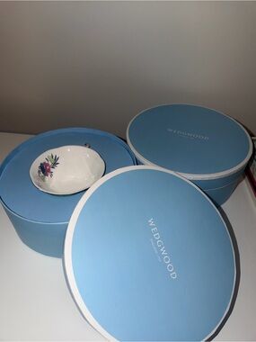 Wedgwood tea cup and plate set (x2)